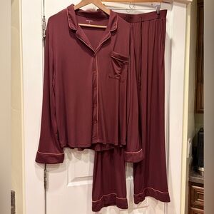 Women's Bamboo Stretch-Knit Long Sleeve Pajama Set in Burgundy